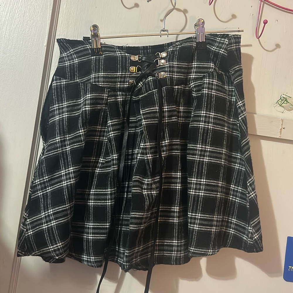 plaid skirt with tie design